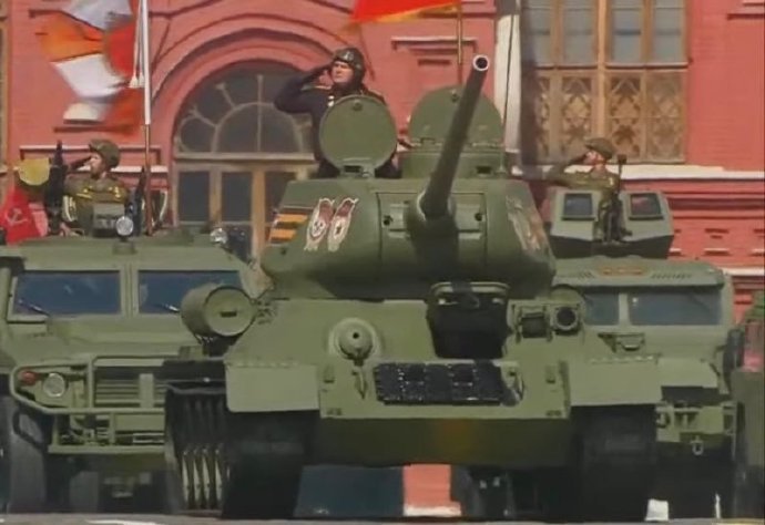 俄罗斯阅兵都是就近原则，红场上仅有一辆T-3485坦克打头,说明京畿之地已无可用