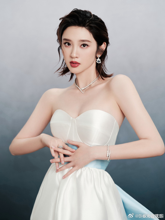 唐艺昕说自己中青年叛逆 打破标签，不被定义！唐艺昕用行动告诉大家，任何阶段都可以