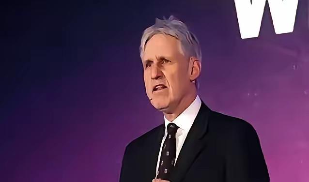 对于无耻的欧美，还得靠年轻人的打法。

这次日内瓦会议上，香港议员李梓敬面对欧美