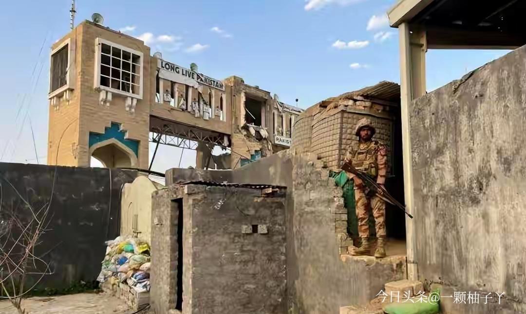 巴阿边境冲突直接拉满，巴方放话“耐心耗尽，公开战争”，还出动空袭喀布尔、坎大哈，