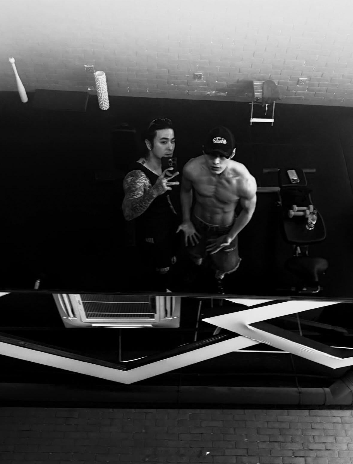 何与ins更新，好大块，真的富有且慷慨 