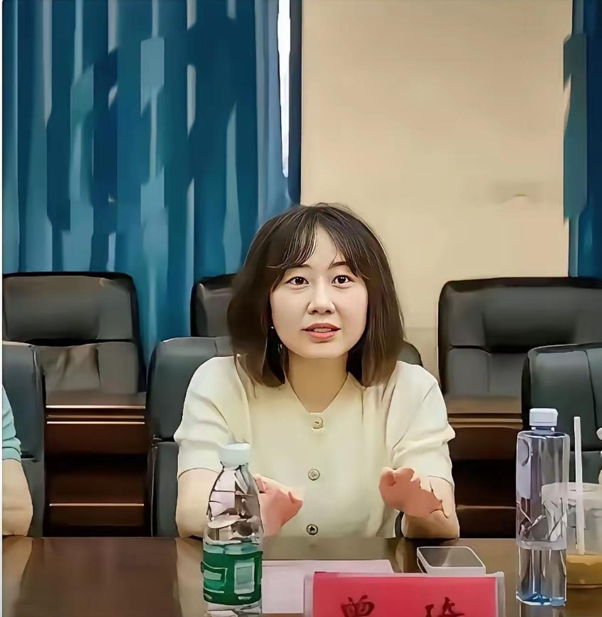 17分钟的视频让她身败名裂！
许多人替她感到不值，说她作为一个牙科专业医生，公立