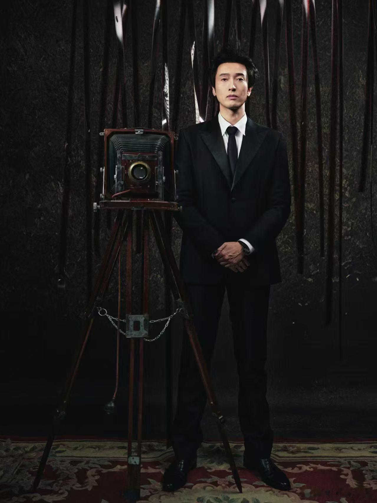王传君刘昊然马旭东披哥6比心 刘昊然马旭东双人送考氛围感拉满，和王传君一起跟着抽