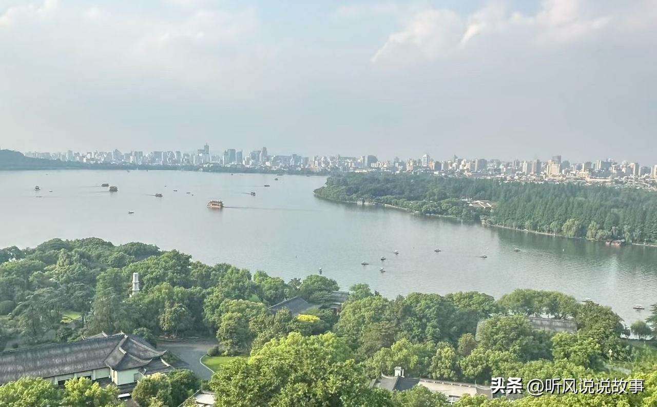 ❤️早起不是为了多干活，是为了在全世界醒来之前，先把自己安顿好。

“保持积极乐