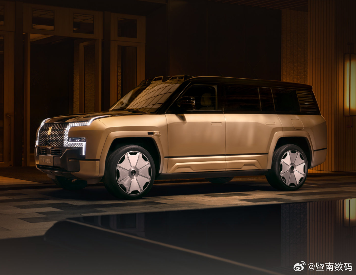 【比亚迪仰望 U8L 鼎世版全尺寸行政豪华 SUV 上市：128 万元起，9 月