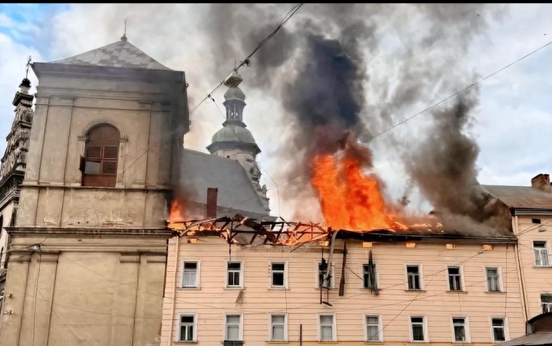 乌军突然曝出重磅消息，俄军在短短24小时内砸过来近千架无人机，单日出动量直接突破