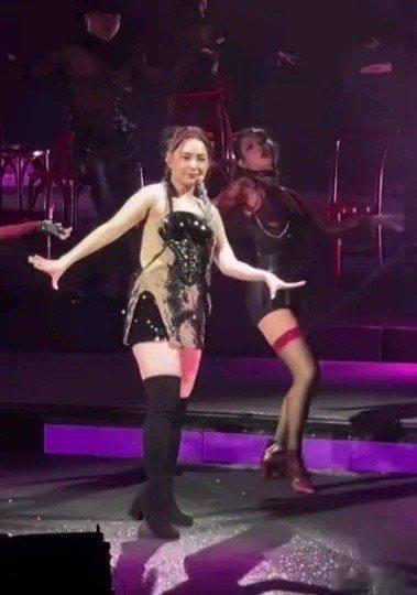 208赚钱也太容易了，这个身材管理[跪了] ​​​