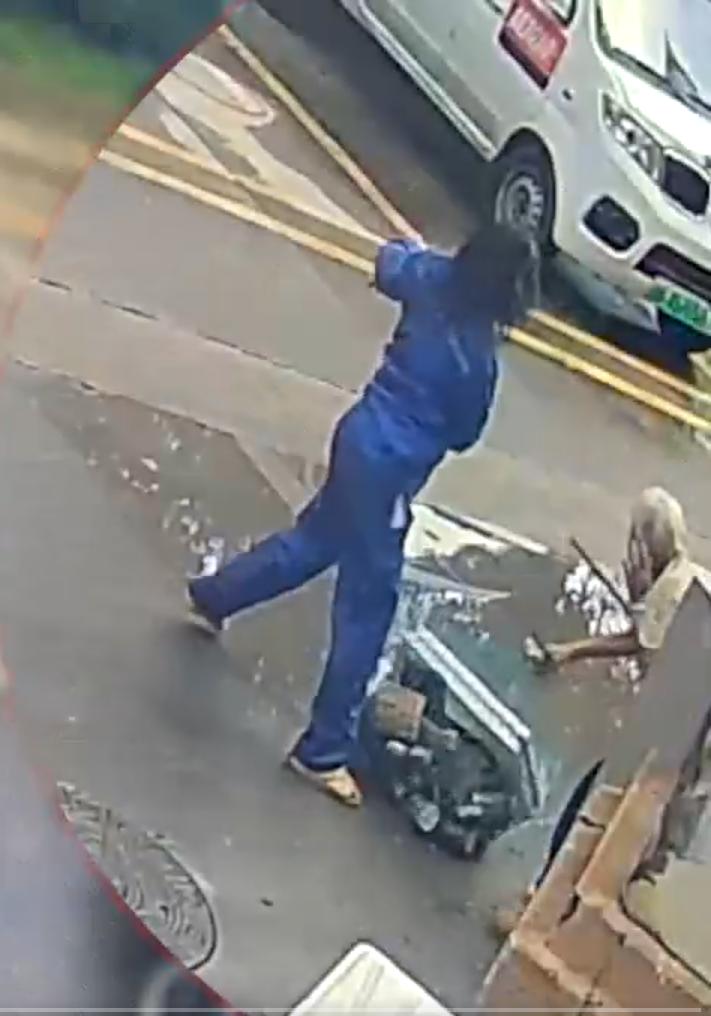 “太过恶劣了！”福建漳州，一35岁女子竟然对87岁高龄老人大打出手。目击者称，女