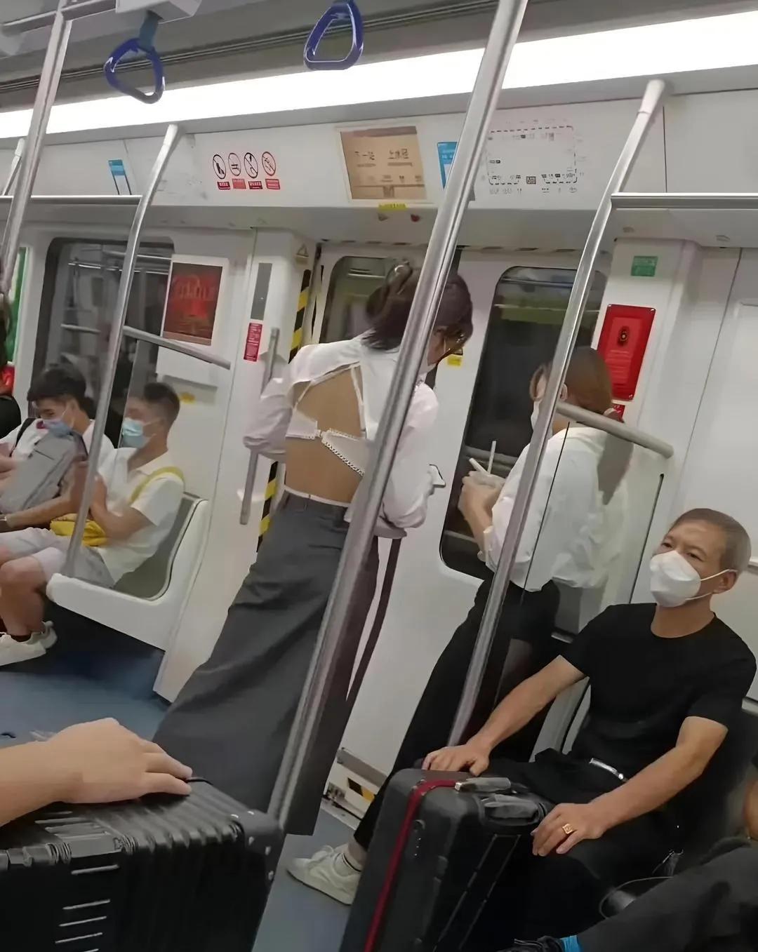 这属不属于内衣外穿！[捂脸]