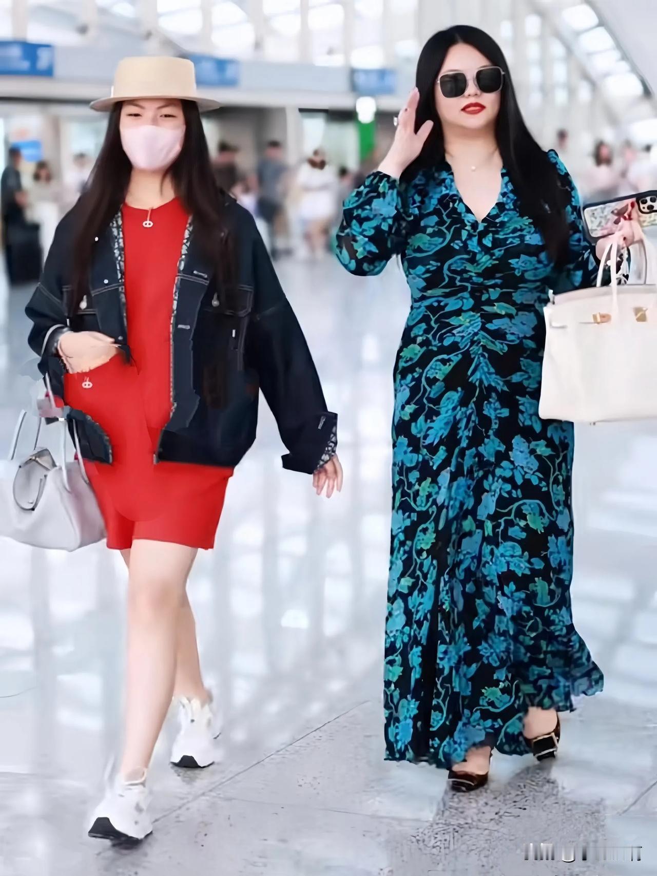 李湘王诗龄母女机场照，王诗龄越来越有福气相了。这就是妈妈有钱的王诗龄的人生，一脸