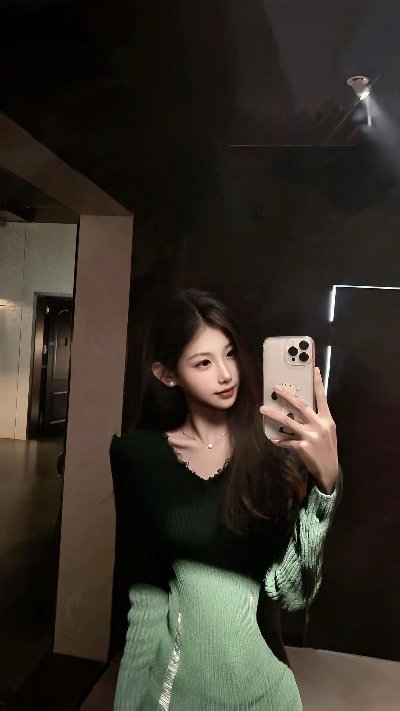 你温柔的唇 致命的眼神。创作者中心