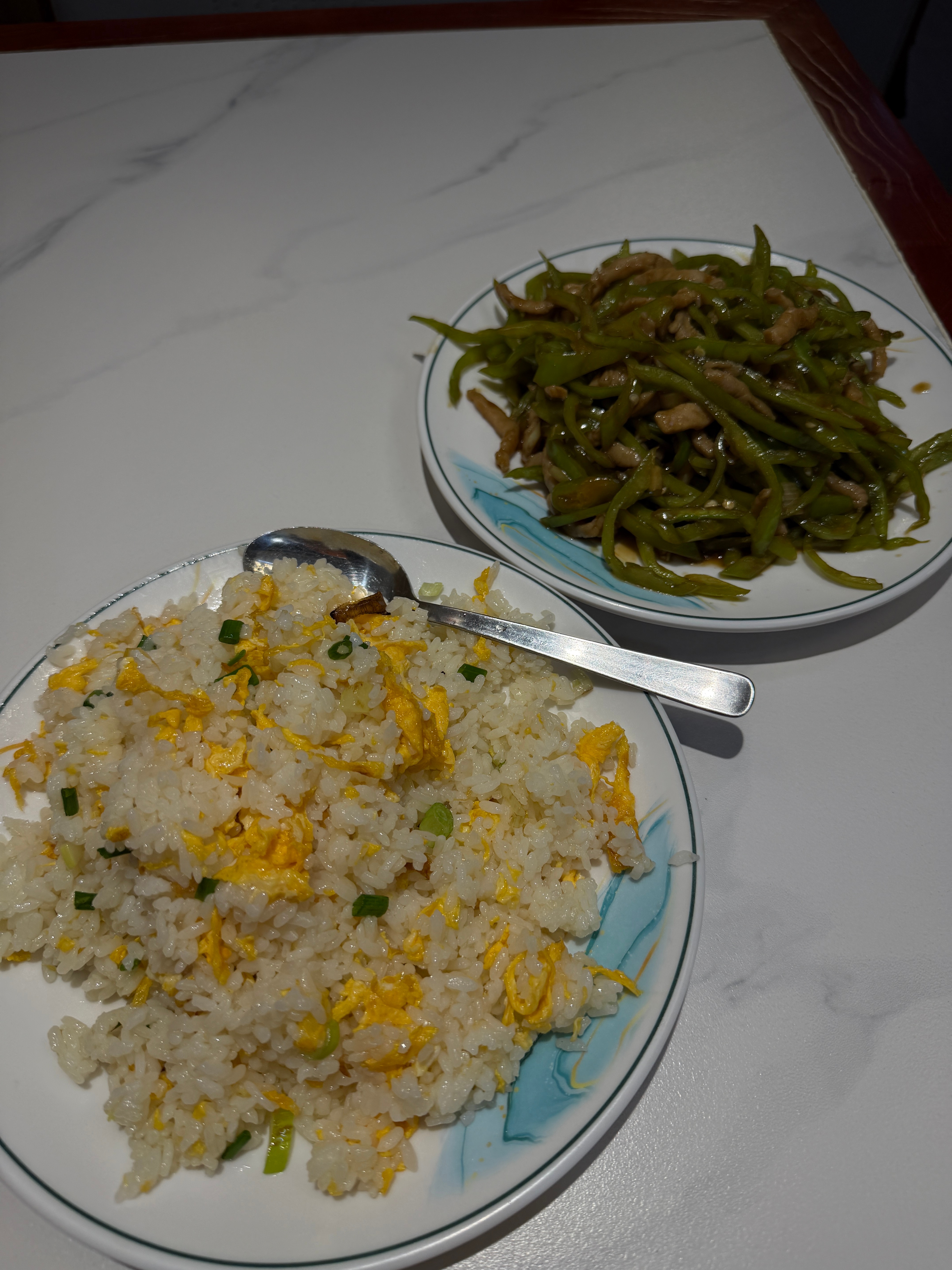 这个配置已经是最便宜的了，200元，考虑到一盒牛奶都要20，我已经释然了。。 新