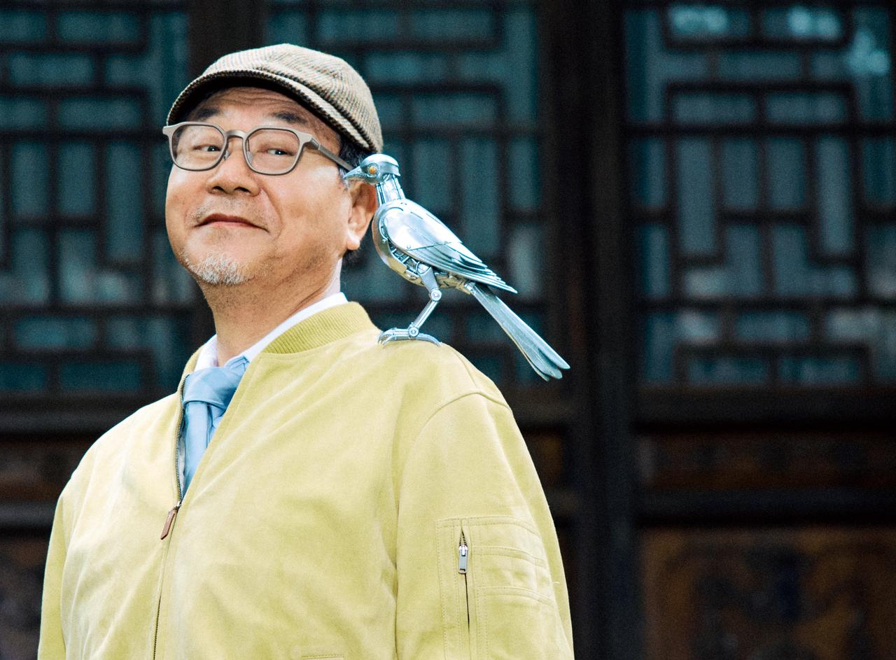 如果我不说，你可能真把它当成普通眼镜了…金马影帝范伟，戴着雷鸟iO“到处闲逛”。