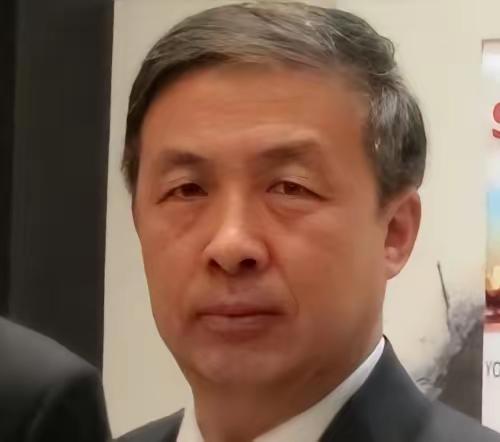 “中国现在向美国投降还来得及！再晚就要‘跪着’了，”几年前，中国专家马臣公开宣称