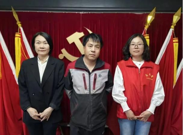 这就是命！2025年5月，北京一快递小哥在一栋别墅送快递，发现女主人前一天的快递