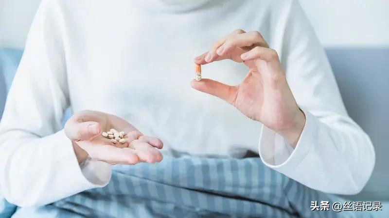 我终于花了钱
给自己
买了药
来治疗自己认为的顽疾
想彻底消除自己的烦恼
从昨天