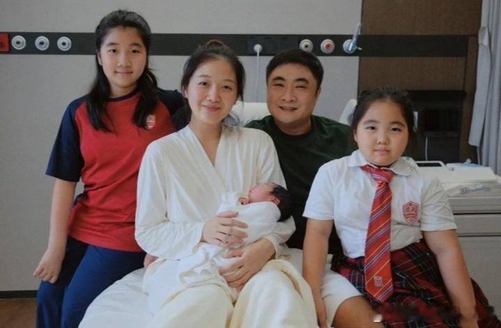 乔杉三胎得子乔杉三胎儿子出生 乔杉三胎得子，两个女儿一个儿子，好幸福 ​​​
