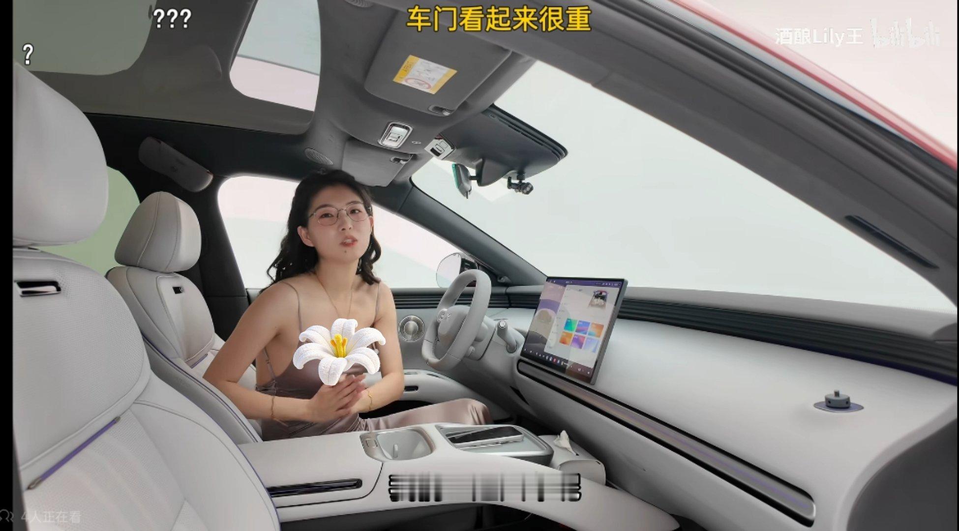 Lily酒酿王还做起汽车评测呢？而且不是一个视频，居然是还有不同汽车颜色的其实我
