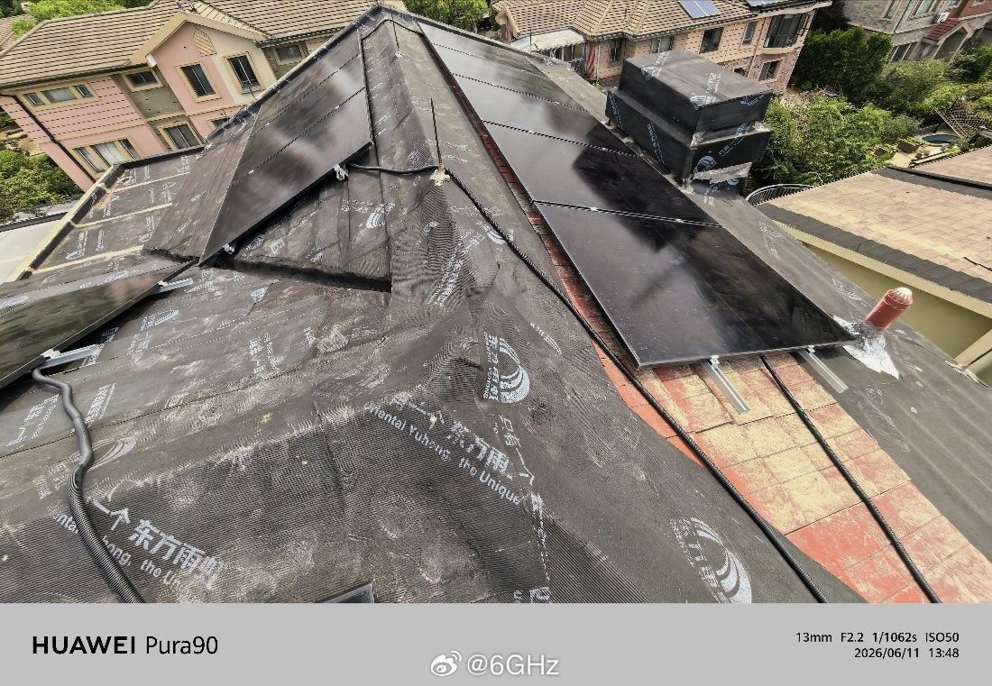 现在屋顶装了15块隆基x6，感觉有点空，和安装师傅量了一下还能再加7片，加完功率