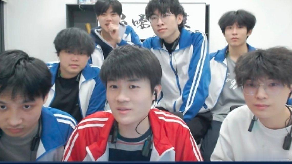 瓜友速报 前wb二队对抗枭龙去桑杰直播间了 