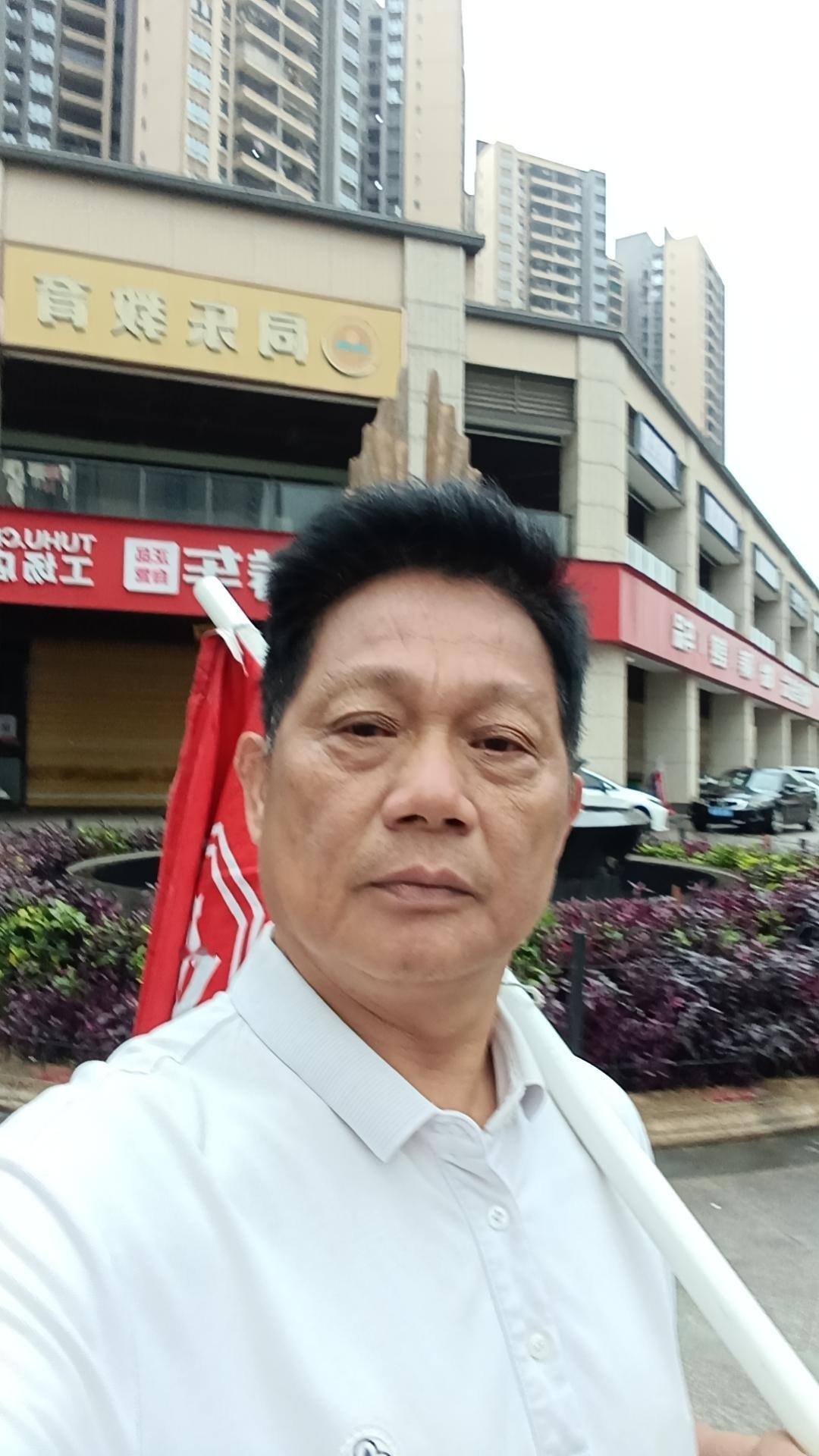 为了孩子们的安全，我志愿交通护岗！大家说说值不值？[心][心][心]
