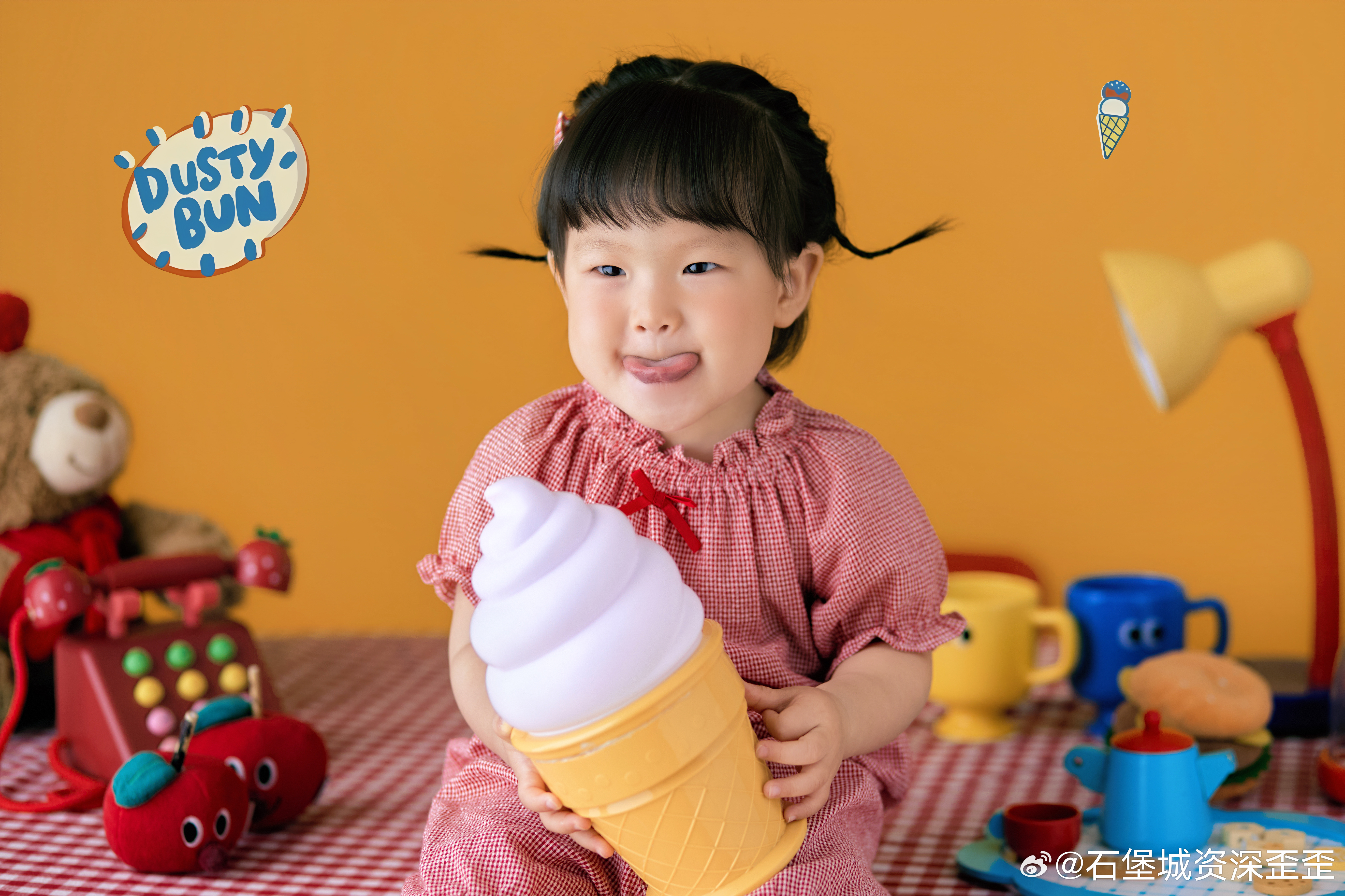 生日照片赶在生日前一天出来了完全是一个爱笑爱表达、古灵精怪的大孩子啦～ 