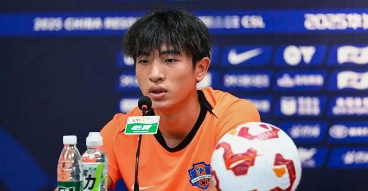 五大联赛中唯一的一个中国球员就是18岁小将魏祥鑫，他现效力于法甲球队欧塞尔的一线