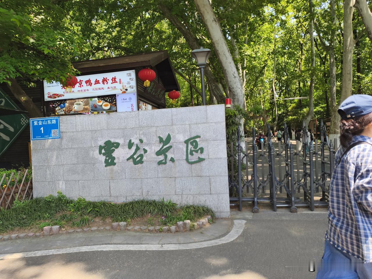 推荐南京必去的旅游打卡地南京灵谷寺是各地游客来此登上九层塔、观看全景中山陵紫金山