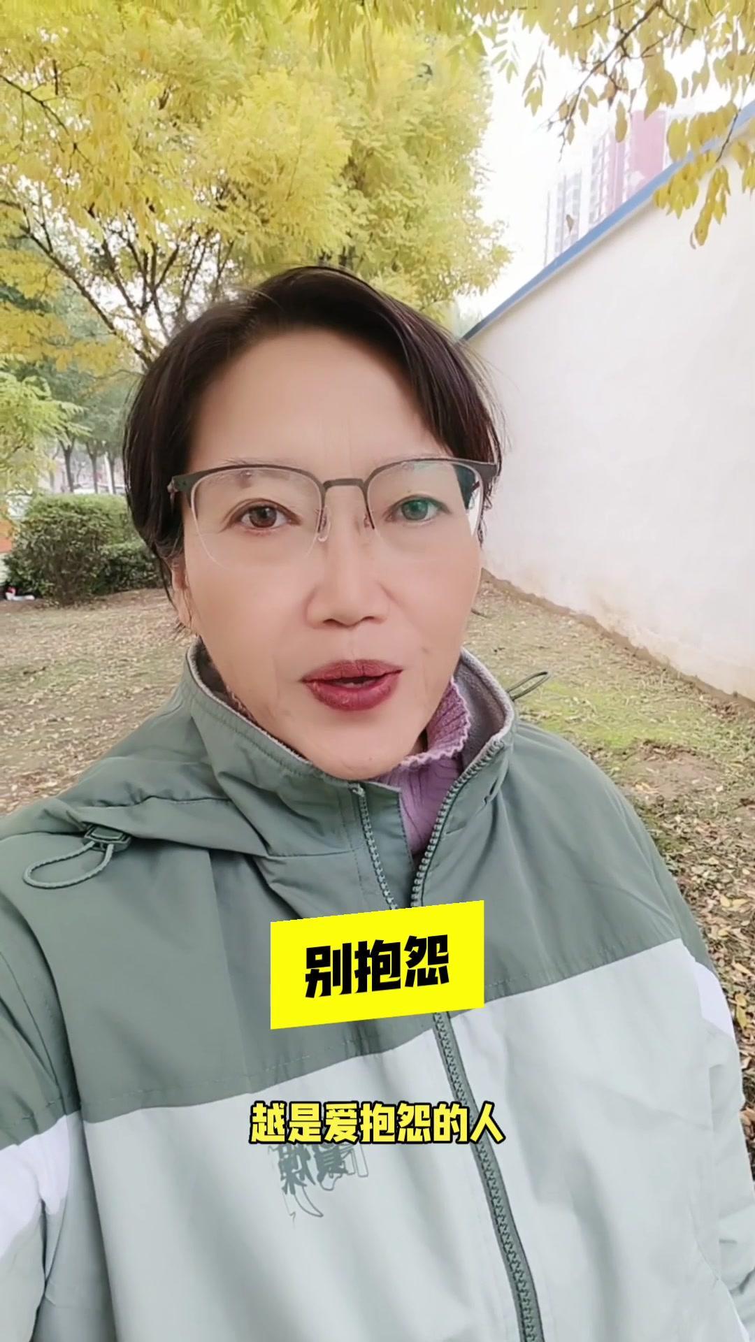 抱怨多真的会让生活变糟吗？🤔你有过这样的经历吗？越抱怨，越觉得事事不顺。其实啊