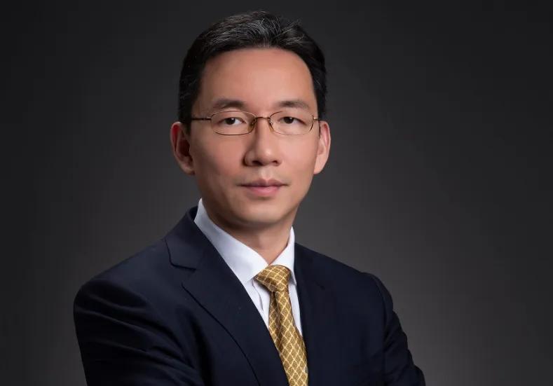 北大教授：房地产在建面积下降了一半，开发商应该尽快盖房子，未来房价上涨可能性非常