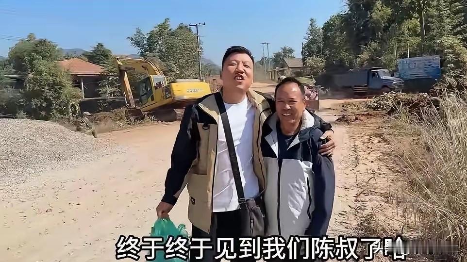 老挝七伯，湖南堂哥：镜头前的两种人生

李哥要去老挝万象做木工了，他路过勐赛，买
