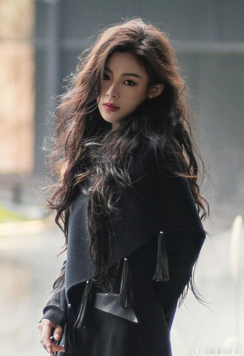 乘风2026三公助阵师姐名单网传孟佳、王霏霏、陈昊宇等八位往届师姐前来助阵。舞台