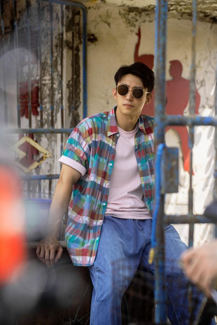 黄景瑜不走爽文路线的大男主张小满的故事就像一部励志大片🎬，送煤气、修管道，在生