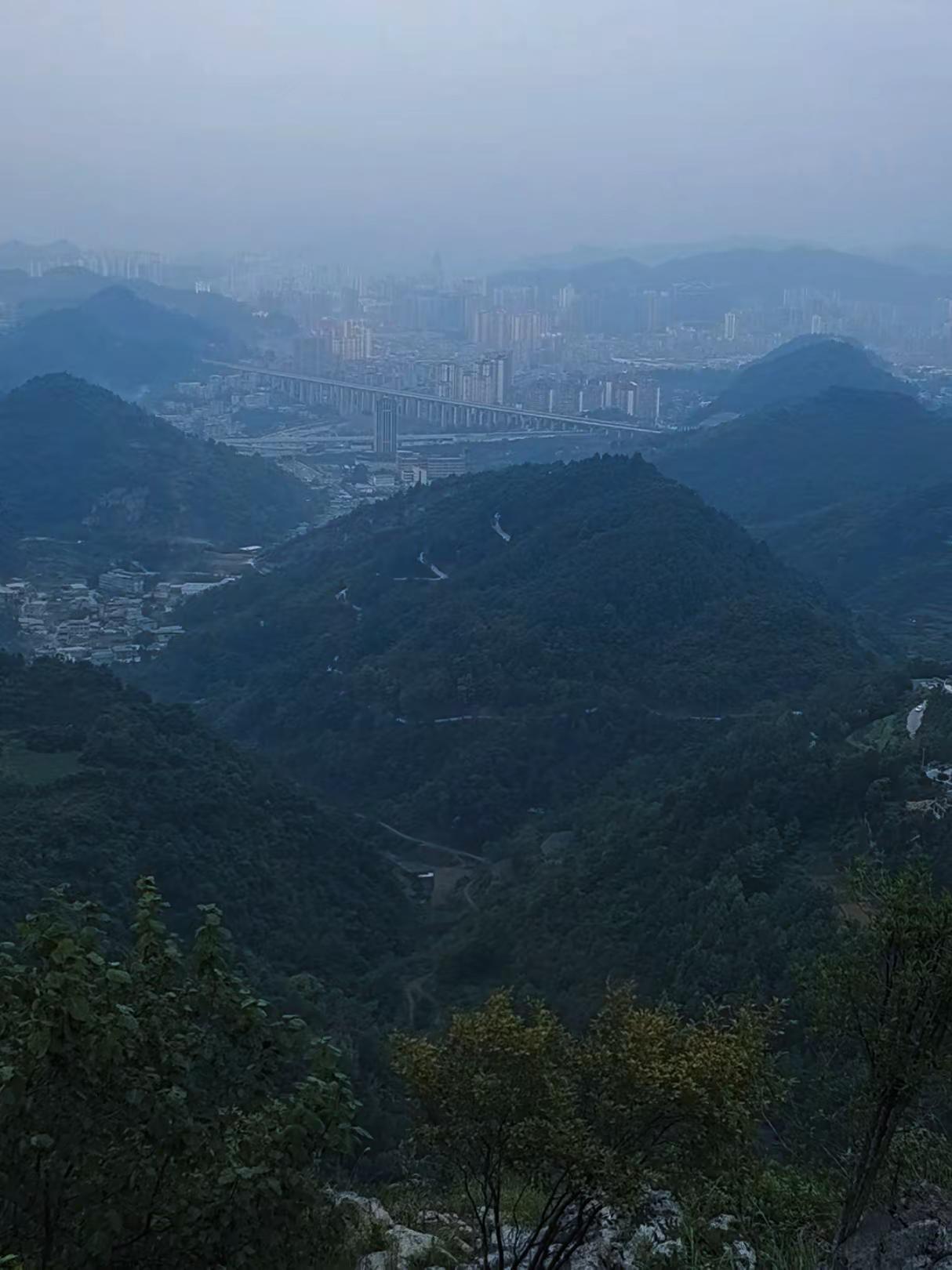 好想知道 你尖锐的外表下 藏着怎样的柔软
