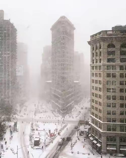 乌克兰外长近日呼吁国际社会提供援助，助力乌克兰民众应对寒冬带来的民生挑战。此前，