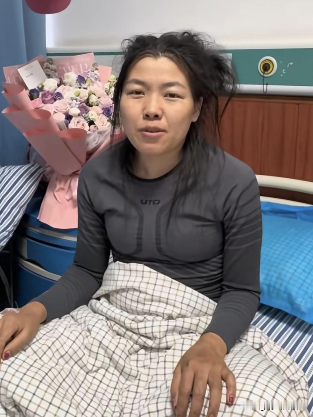 参加荒野求生的“冷美人”发视频给大家报平安，目前身体已经基本恢复了，不过对比参赛