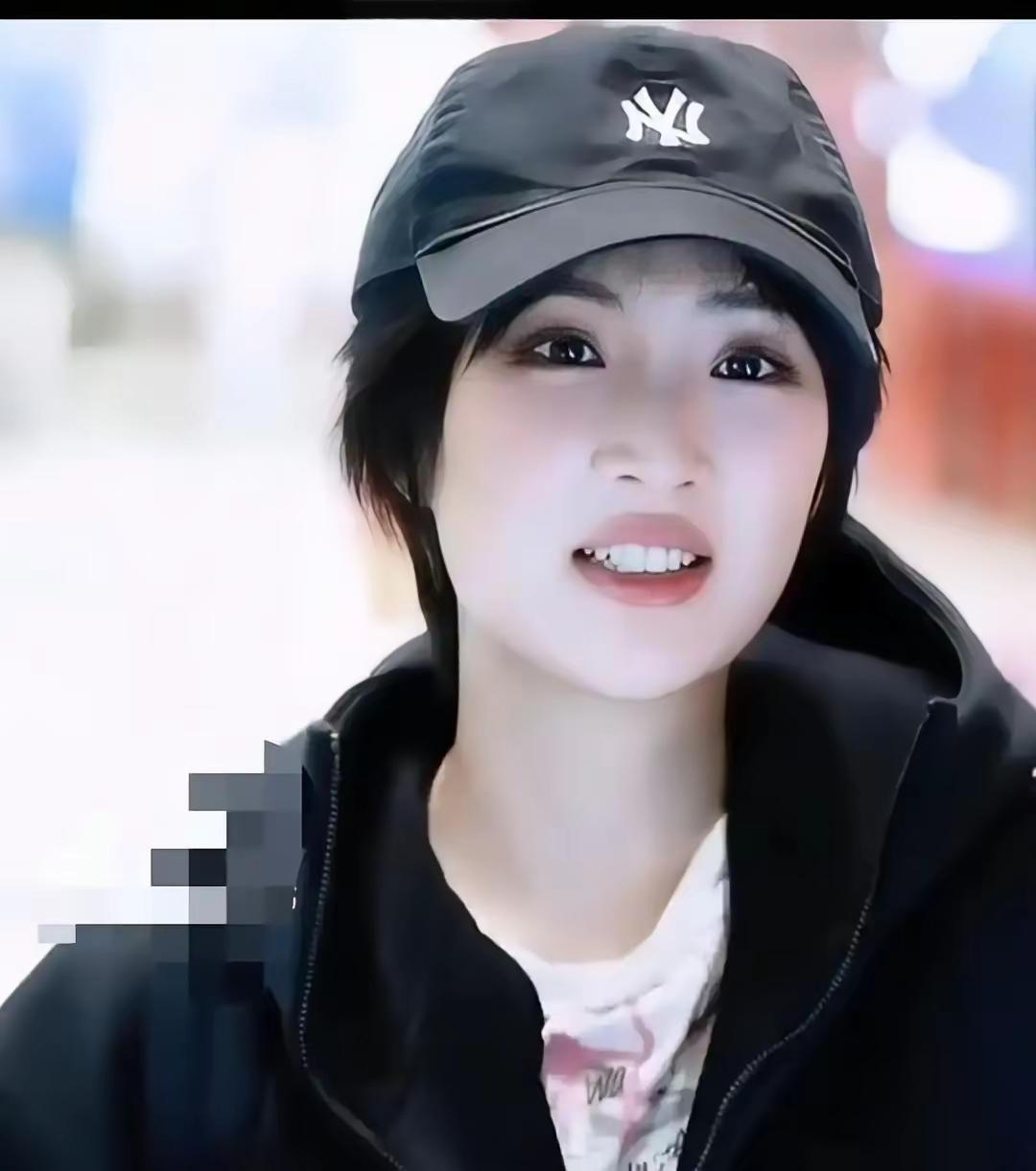 姚安娜这波操作，看傻了多少人？
 
200箱苹果进组，一箱八百，十六万扔出去眼睛