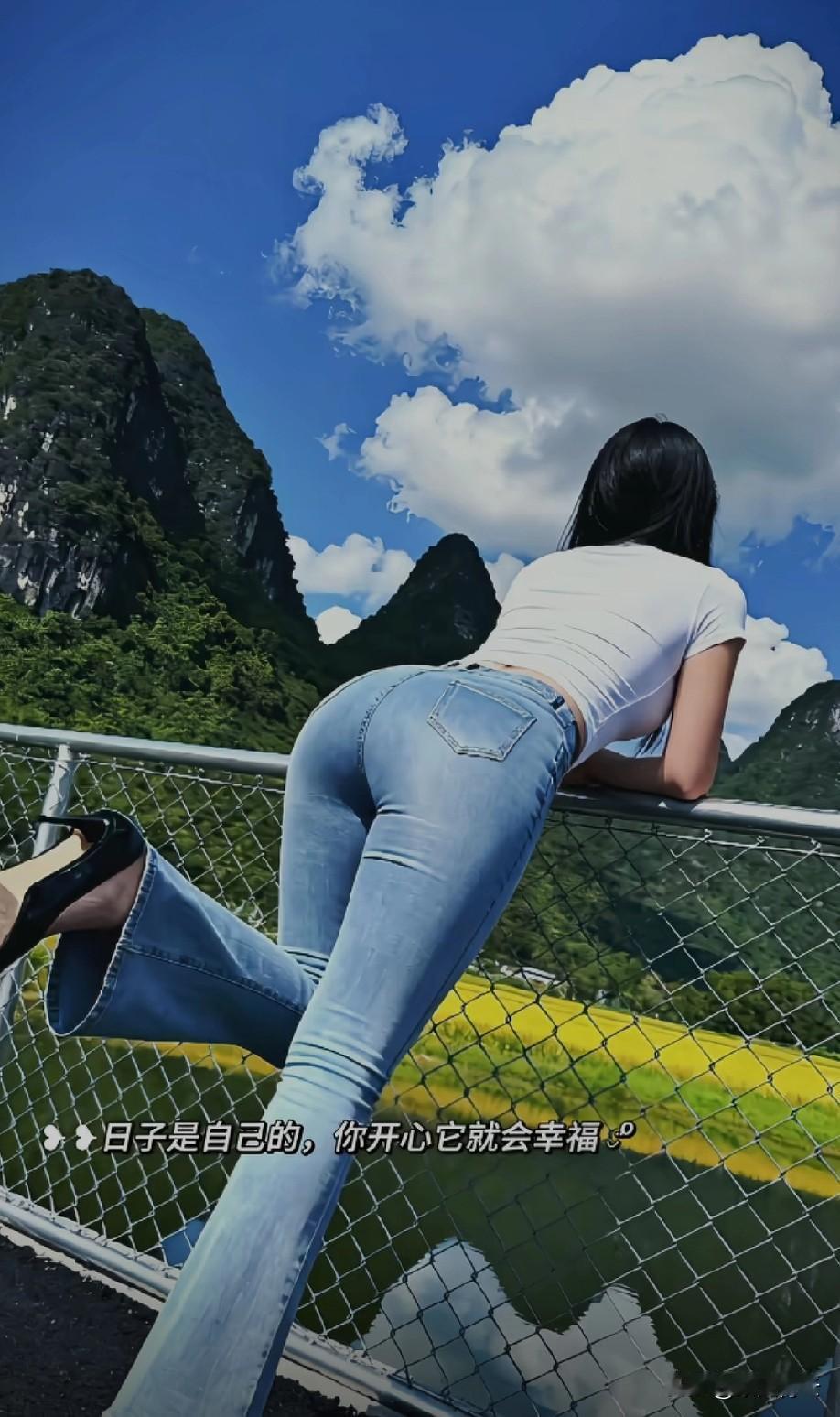 一个常见的误区是，将“为别人活”等同于高尚，将“为自己活”等同于自私。

然而，