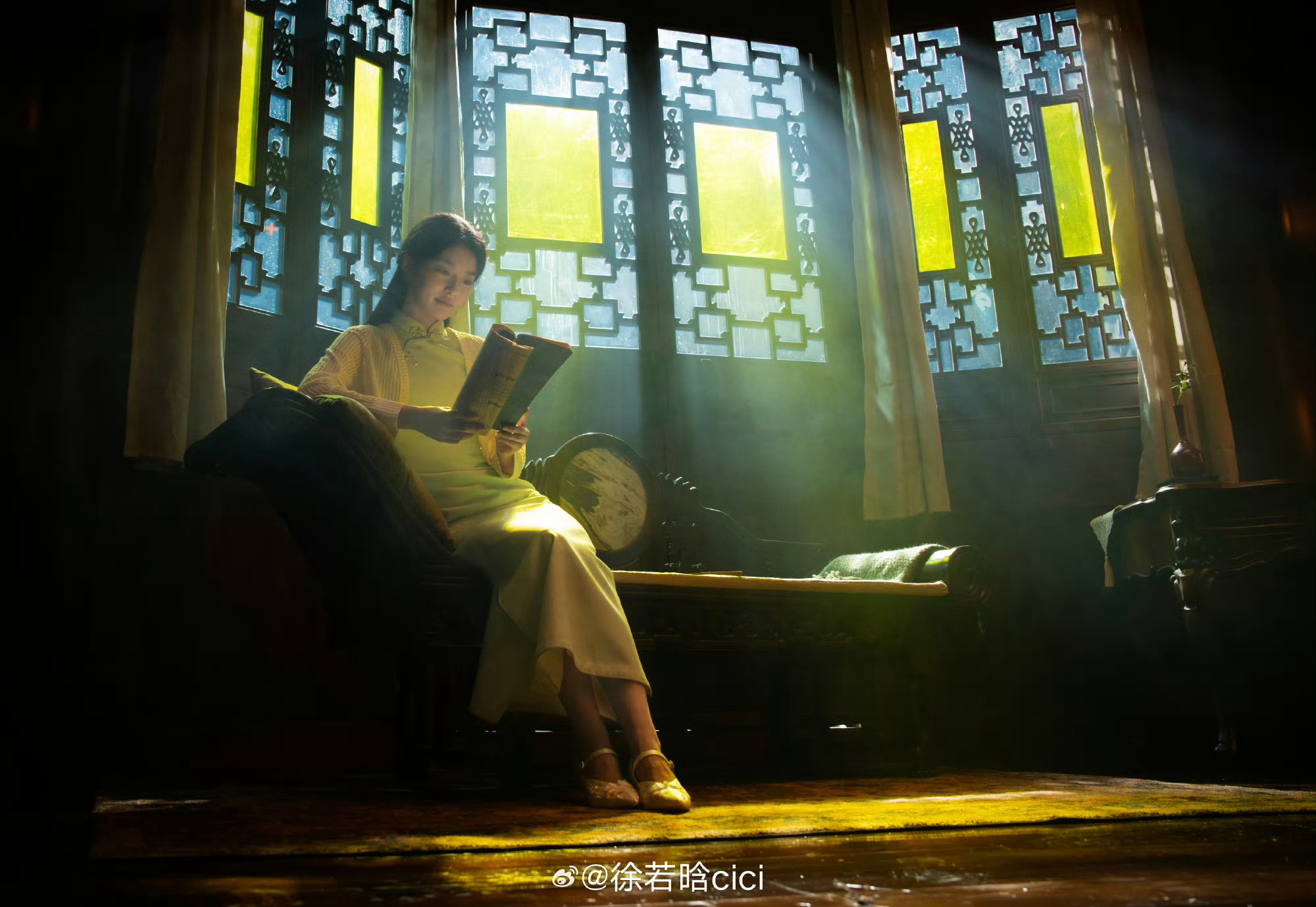 丞磊拍的徐若晗[期待]好完美的模特和摄影师[捂嘴哭]丞磊拍的徐若晗 ​​​