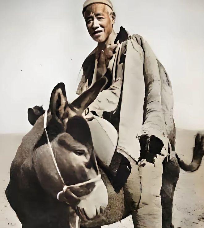 1943年，53岁老农参军，战友嘀咕："大爷，您能行吗？"谁知首战，他竟立下奇功