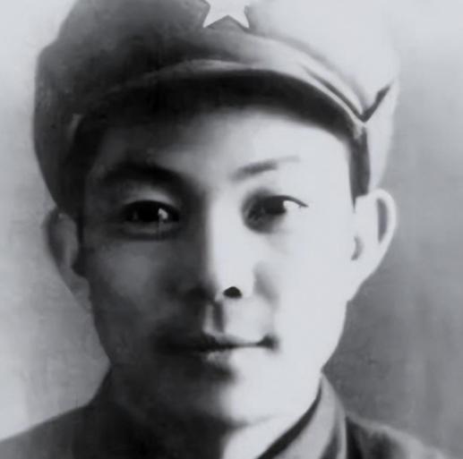 1944年晋绥前线：美军少校自认枪法无敌，挑衅八路军，八路军军医盲射两枪命中靶心