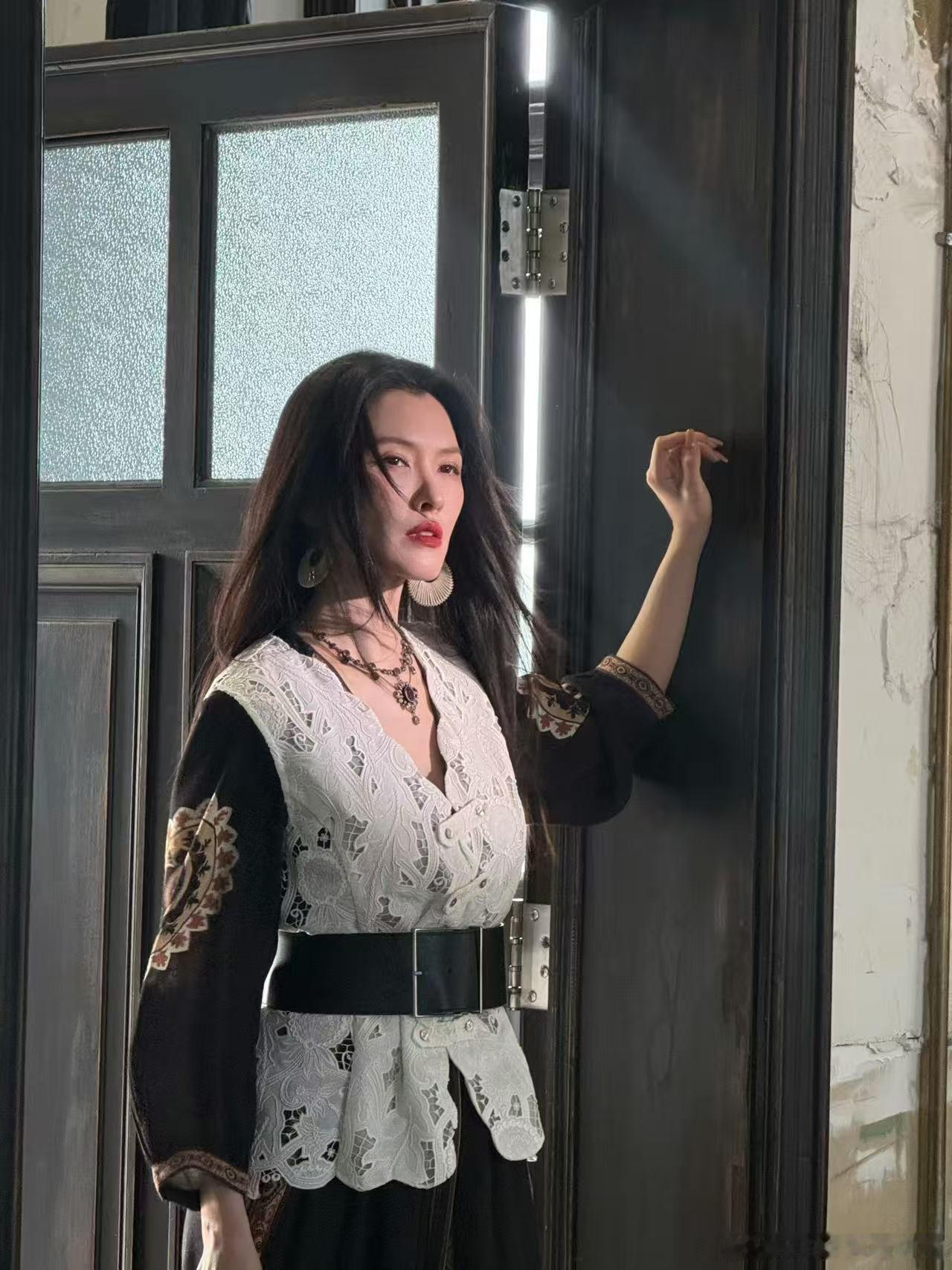 徐洁儿你到底有多少好妹妹徐洁儿亲了徐洁儿 徐洁儿简直是妹妹收割机！看她和漂亮妹妹