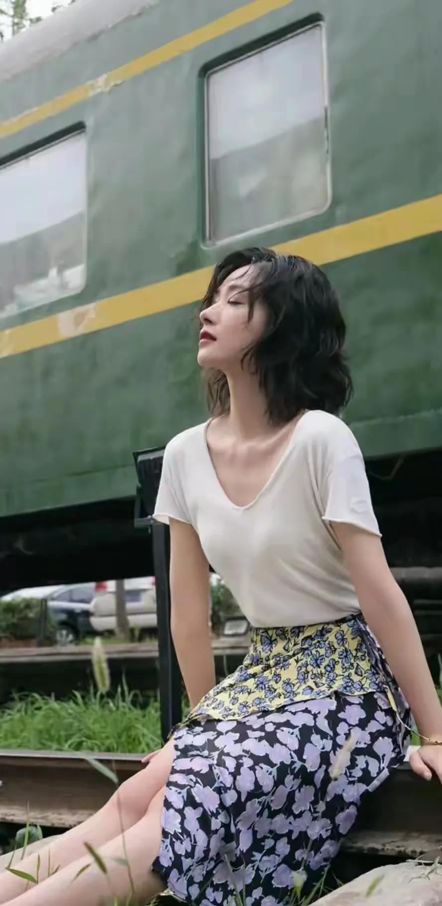 你我皆凡人，活着最重要

                  1

      