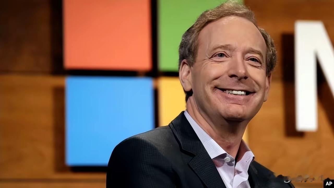 微软CEO称中国为打赢AI之
战用上抗日战争战略
微软CEO史密斯称，中国
De