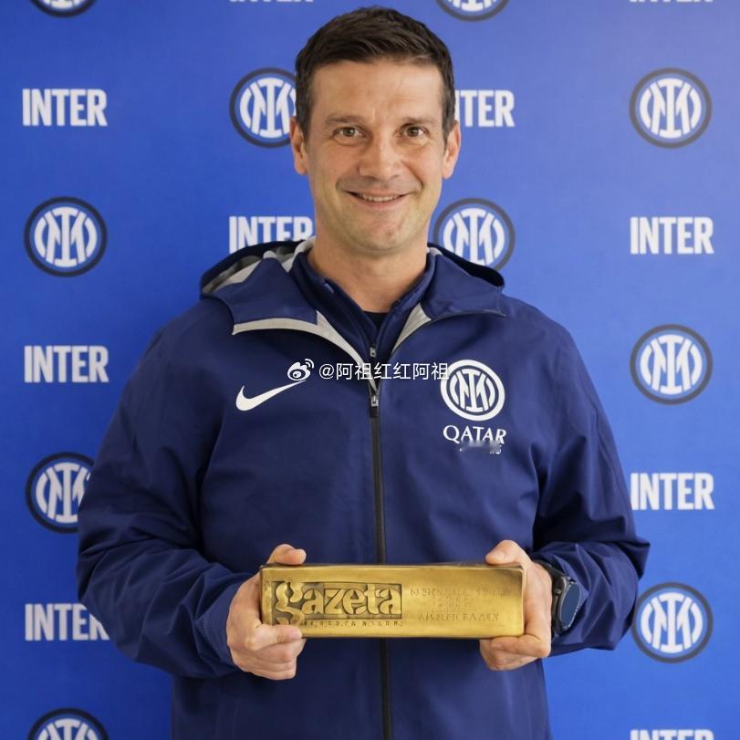 国际米兰主帅齐沃获评由罗马尼亚媒体《Gazeta Sporturilor》评选的