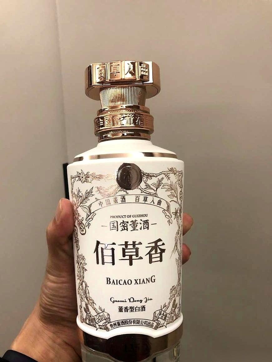 风刮得那么大，差点把我的800块钱给吹没了。
说的就是那个佰草香。
耳朵都快听出
