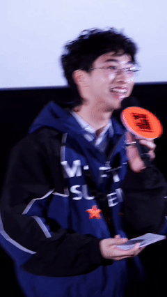 甜茶恩利吵起来了 恩利主持超稳，英文好还亲和，和甜茶互动超有氛围感！被导演夸太优