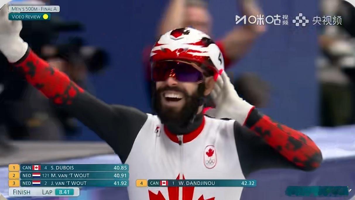 大胡子杜波伊斯获得了男子500米金牌哥哥M·范德沃特获得银牌弟弟J·范德沃特获得