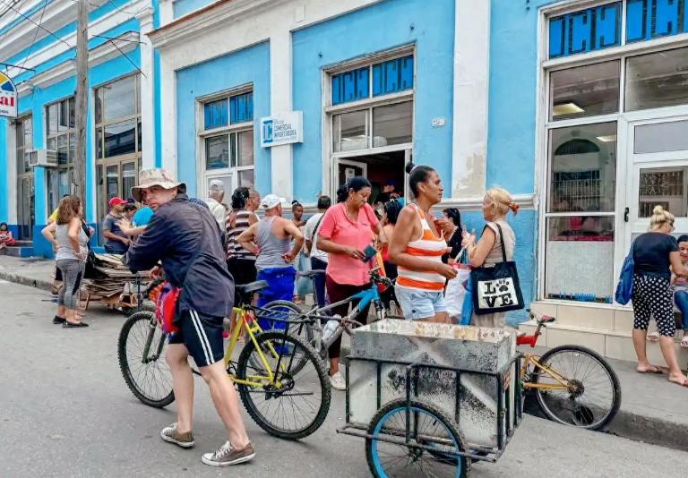 一个国家竟然连居民身份证都造不出来，只能全面暂停办理新证件，这不是科幻故事，而是