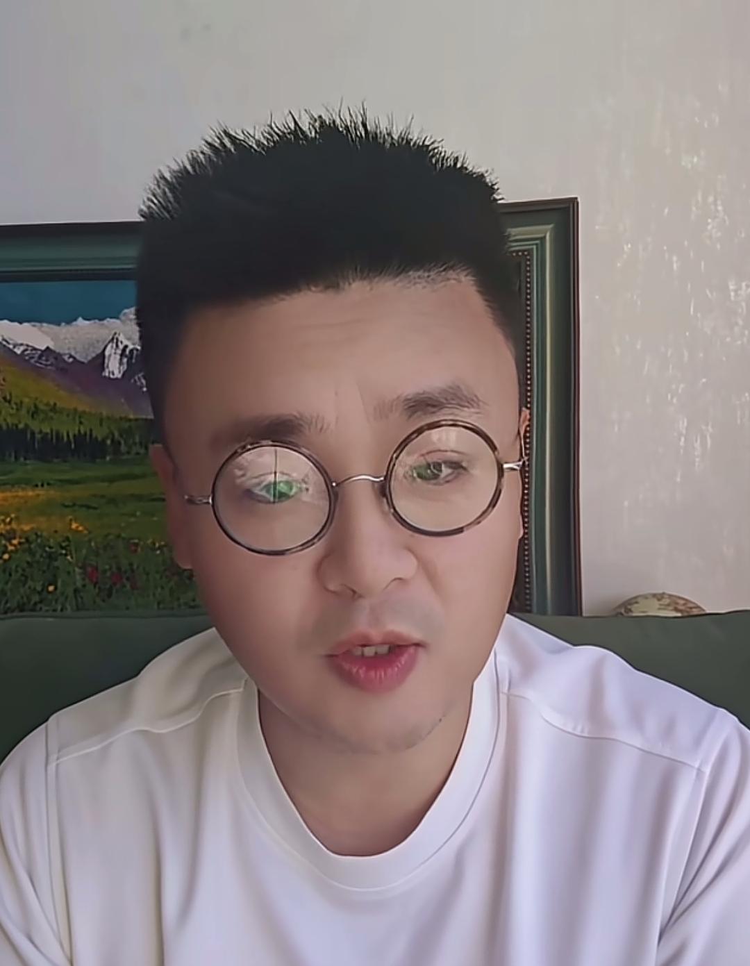 今天看到马翔宇的视频，说他带货月饼计划被取消了，意思是有其他人给品牌方施压了，我